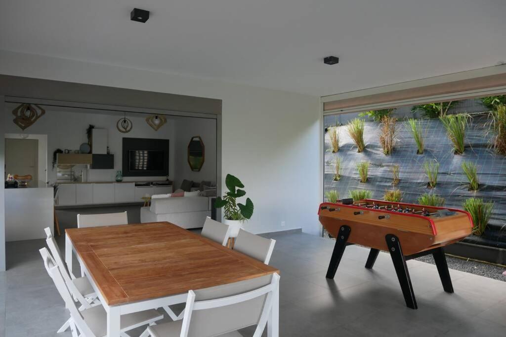 Villa Kumquat Avec Piscine Et Vue Sur Les Montagnes เปอตีต์-บูร์ก ภายนอก รูปภาพ