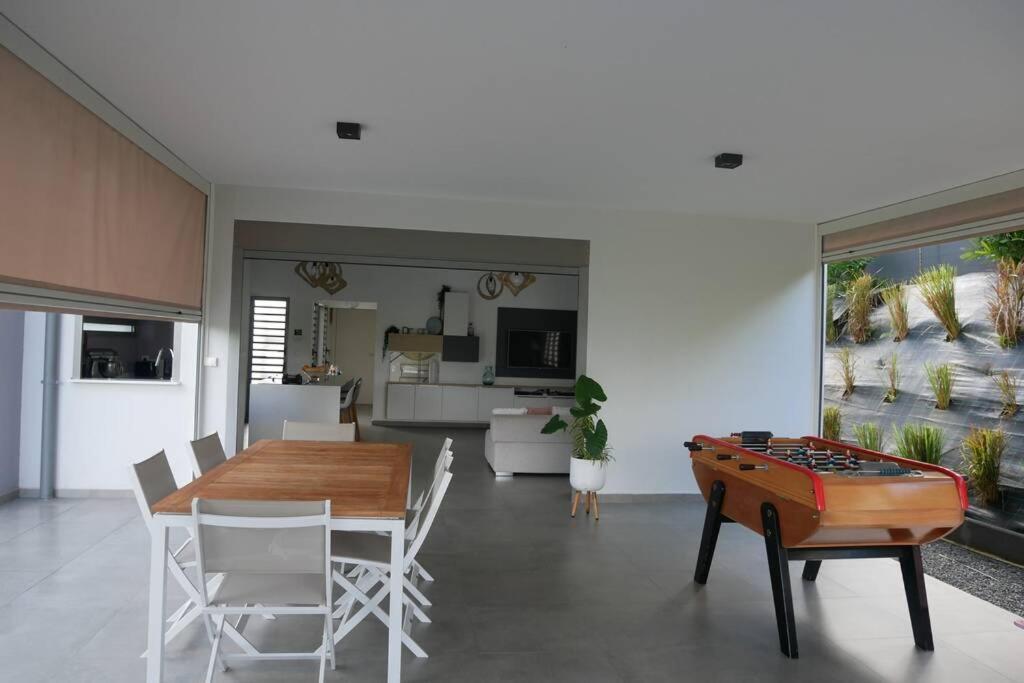 Villa Kumquat Avec Piscine Et Vue Sur Les Montagnes เปอตีต์-บูร์ก ภายนอก รูปภาพ