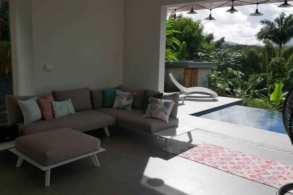 Villa Kumquat Avec Piscine Et Vue Sur Les Montagnes เปอตีต์-บูร์ก ภายนอก รูปภาพ