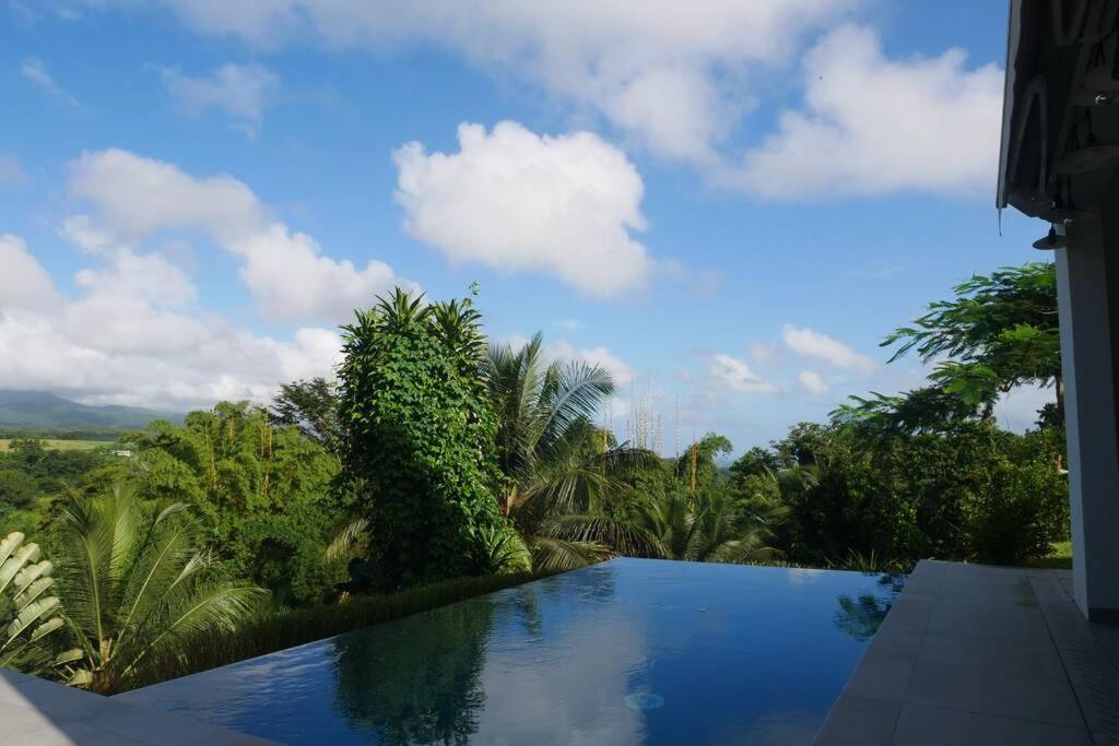 Villa Kumquat Avec Piscine Et Vue Sur Les Montagnes เปอตีต์-บูร์ก ภายนอก รูปภาพ