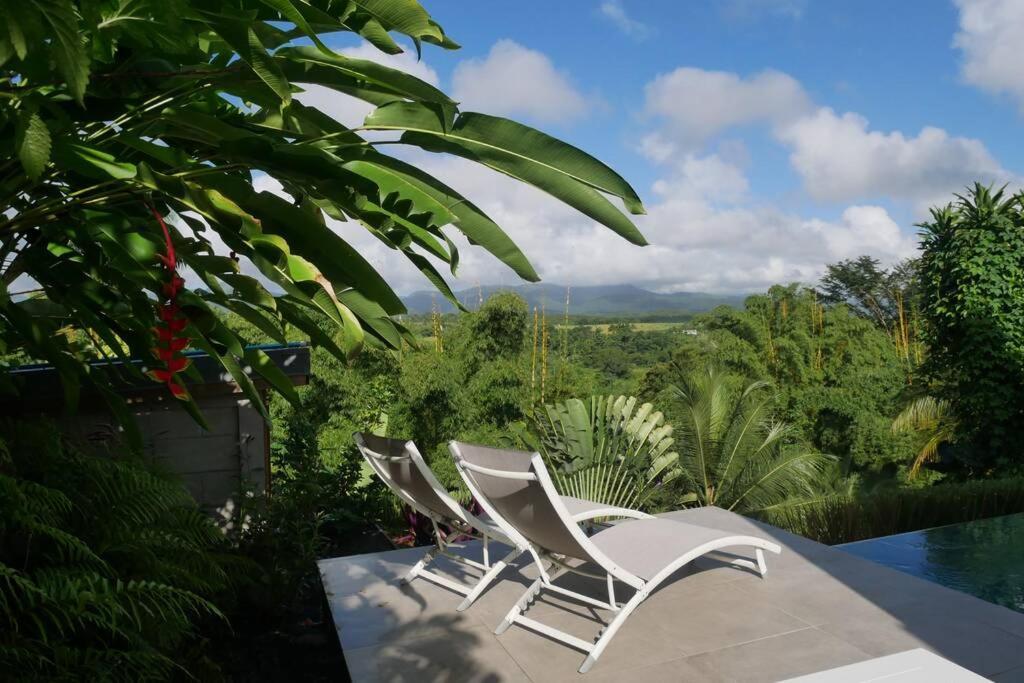 Villa Kumquat Avec Piscine Et Vue Sur Les Montagnes เปอตีต์-บูร์ก ภายนอก รูปภาพ