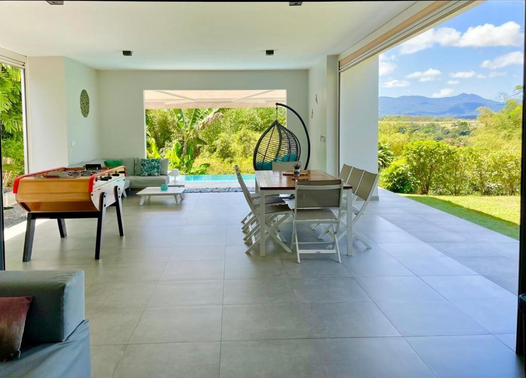 Villa Kumquat Avec Piscine Et Vue Sur Les Montagnes เปอตีต์-บูร์ก ภายนอก รูปภาพ