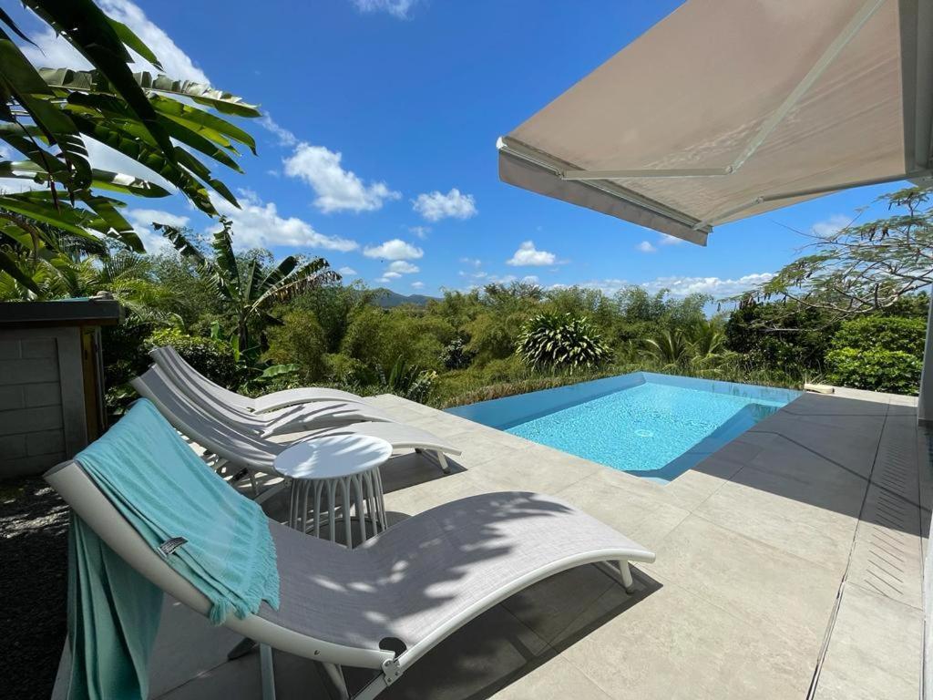 Villa Kumquat Avec Piscine Et Vue Sur Les Montagnes เปอตีต์-บูร์ก ภายนอก รูปภาพ